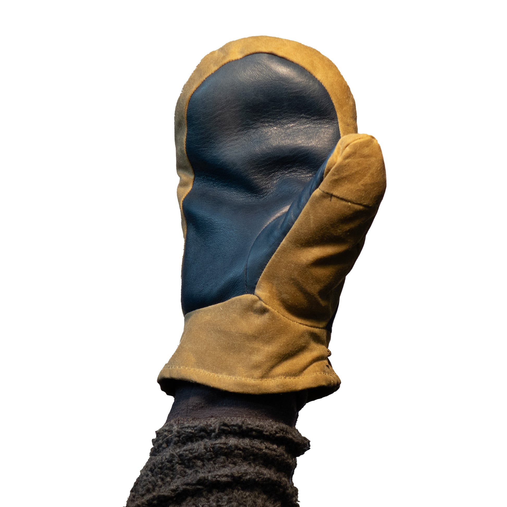 A person wearing a pair of Mainers Peaks Mitts.